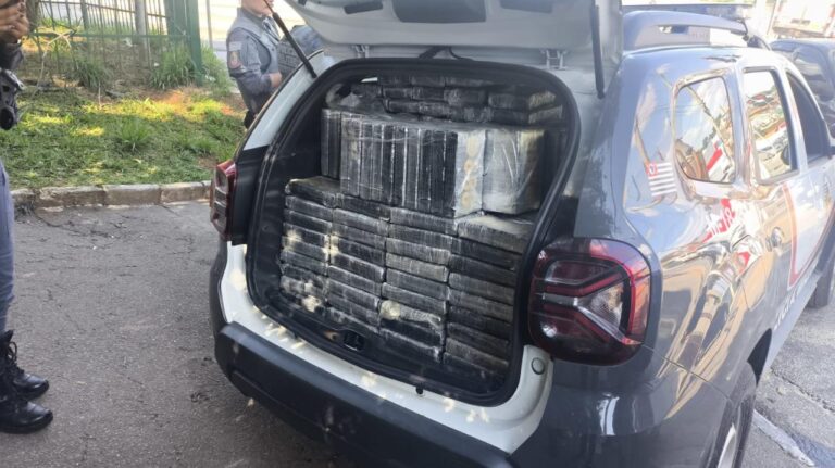 PM apreende mais de 200 kg de cocaína em fundo falso de caminhonete na zona norte de São Paulo