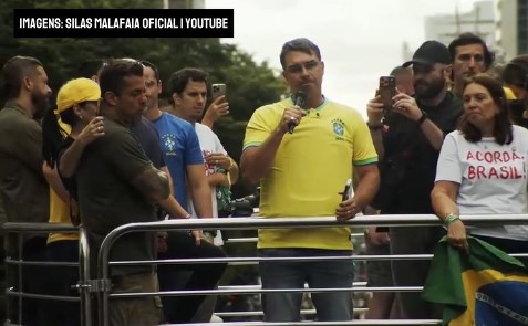 Flávio Bolsonaro afirma que pai “subirá a rampa” em 2027 e faz críticas a Lula em ato na Paulista