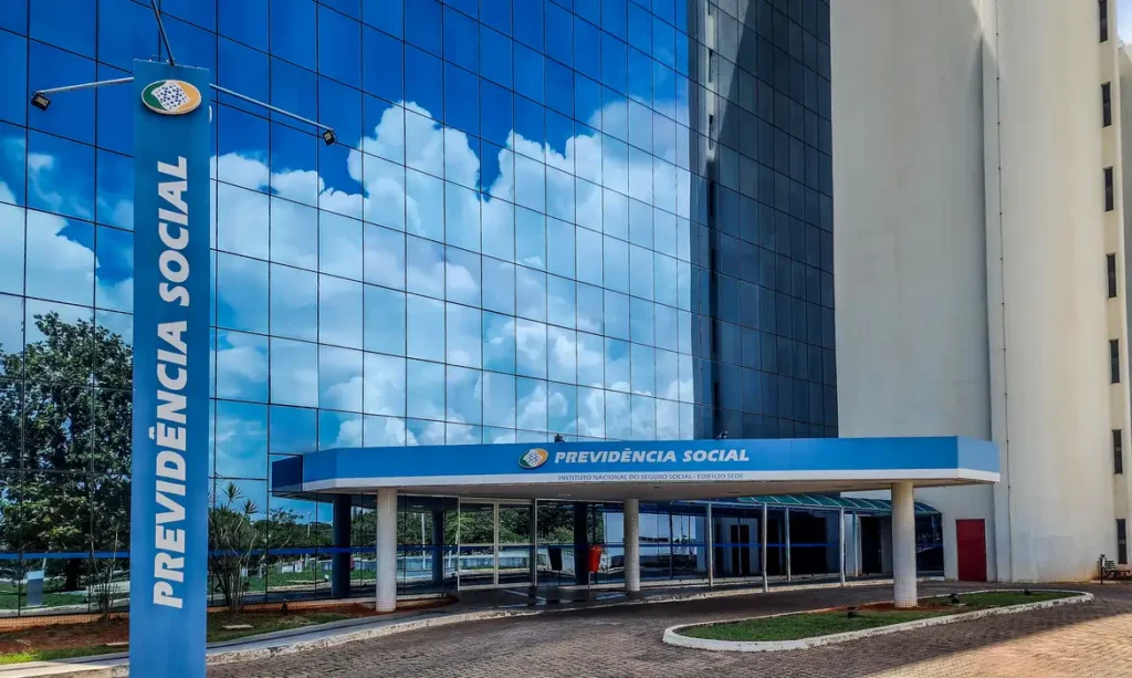Governo antecipa parcelas do 13º salário do INSS para os meses de abril e maio