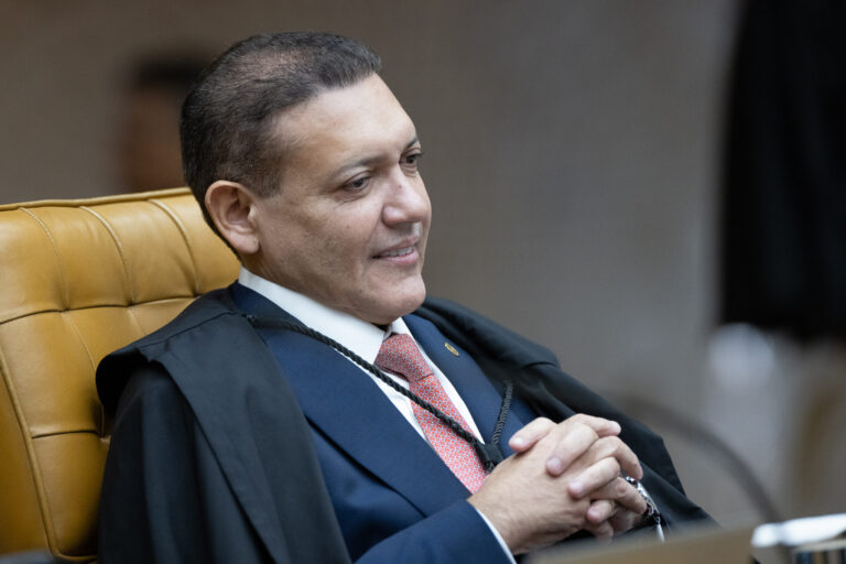 Banco Master e JBS repassaram 18 milhões a consultoria que pagou filho de Nunes Marques