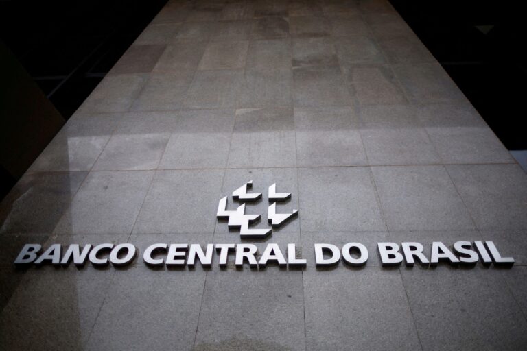 Mercado financeiro mantém pressão sobre juros e projeta Selic a 13% diante de inflação resistente