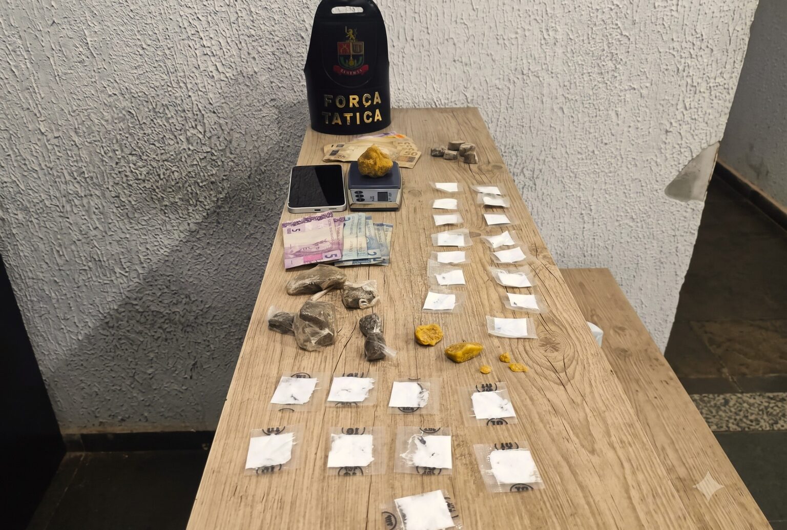 FLAGRANTE DE TRÁFICO DE DROGAS EM FRANCA