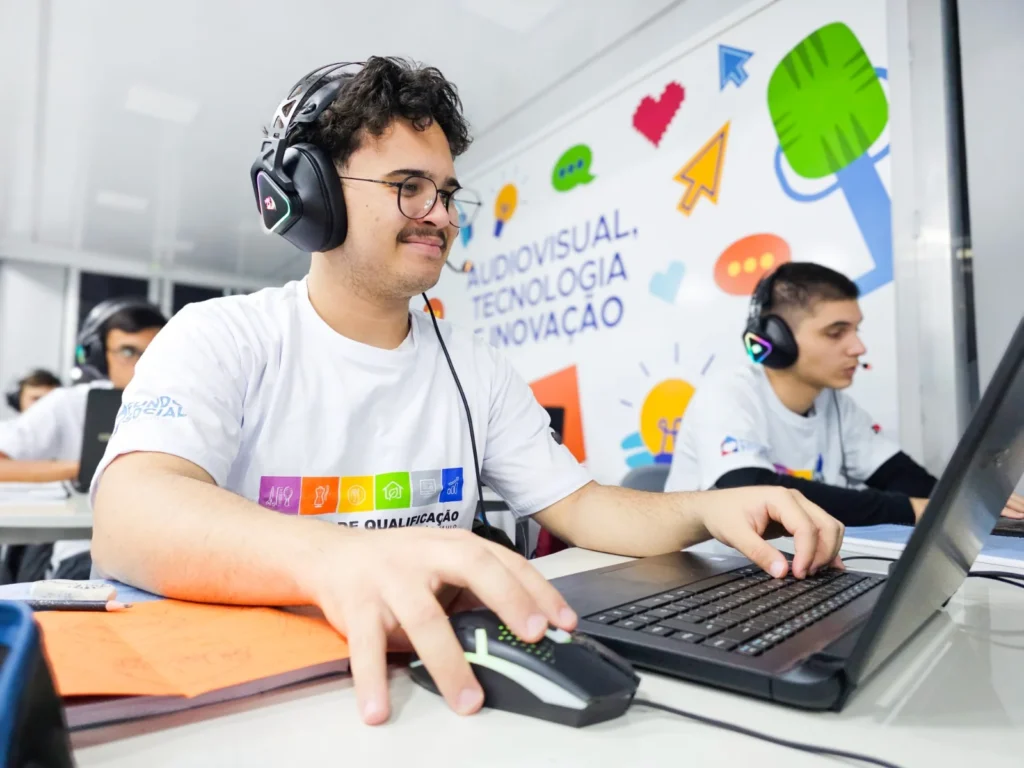 Caminho da Capacitação leva aulas gratuitas a 17 cidades da Grande SP a partir de segunda-feira (26)