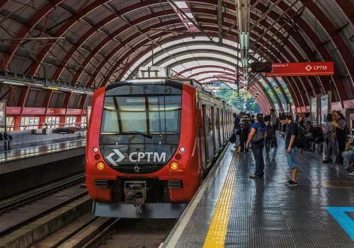 Estação Suzano recebe ação informativa da FATEC sobre vestibulares gratuitos