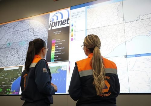 Centro de Gerenciamento de Emergências (CGE) da Defesa Civil do Estado passa a produzir diariamente um boletim com a previsão meteorológica e a classificação de riscos de cada uma das regionais do estado  Foto: Divulgação/Governo de SP
