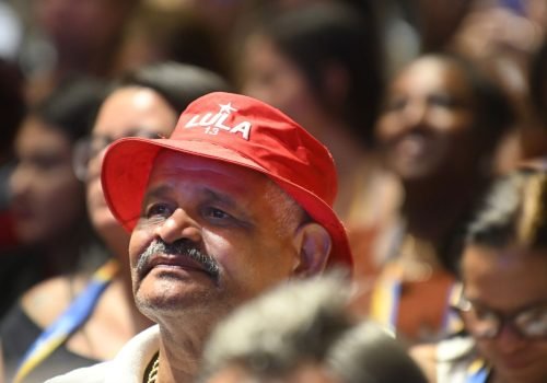 Número de denúncias de assédio eleitoral no trabalho disparou após segundo turno das eleições presidenciais em 2026 - Imagem: Antonio Scorza/Shutterstock