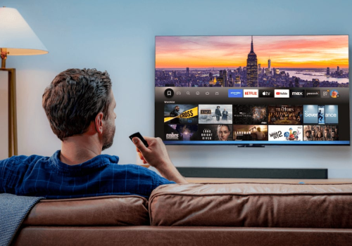 O antes e o depois de uma das criações de sistema operacional de Smart TV com IA. Foto:  gathint/X/Reprodução
