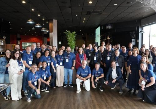Celso Guelfi e Gelson Popazoglo com profissionais que participaram da Eavem 2026