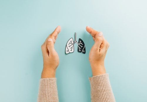 Medicamento é indicado para pacientes com tumores do tipo não escamoso que apresentam alta expressão da proteína c-Met e que já passaram por tratamento sistêmico anterior - Imagem: Sorapop Udomsri/Shutterstock