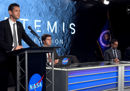 Coletiva trouxe Jared Isaacman, administrador da NASA, como um dos apresentadores - Imagem: Reprodução/YouTube/NASA