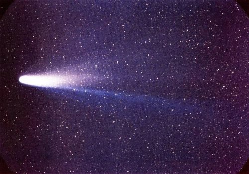 A clássica teoria dos cometas como entregadores de matéria orgânica acaba de perder força no cenário científico. - Imagem: NASA/W. Liller
