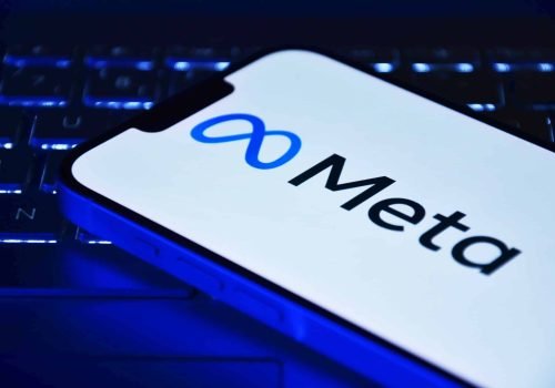 Erros no WhatsApp e no Instagram levaram a Justiça Eleitoral a fixar prazo para a Meta comprovar isonomia entre campanhas - Imagem: miss.cabul/Shutterstock