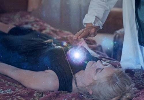 Análise de relatos de supostas lembranças de vidas passadas identificou associação entre a forma como uma pessoa morreu e o intervalo até o nascimento de uma criança que afirmava recordar sua vida - Imagem: T.Den_Team/Shutterstock
