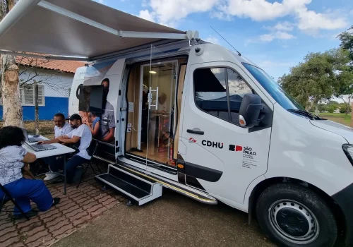 Serviço Móvel da CDHU chega para atender mutuários em Carapicuíba