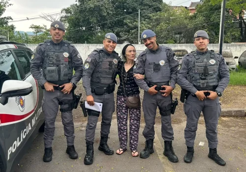 ‘Se não fossem eles, eu não estaria aqui’, agradece mulher salva por policiais em incêndio na Zona Norte de SP